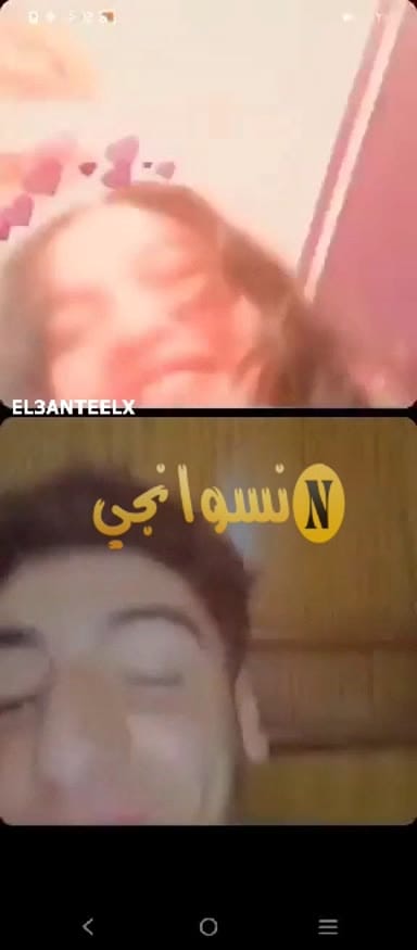 سكس فضيحه بنت مصريه اوزى طالعه تضحك فى مكالمه فيديو مع الواد عشيقها عشان تريحو يشوف بزازها وتقلع له البنطلون يضرب عليها العشره وسجل لها فيديو يفضحها – سكس الظلام