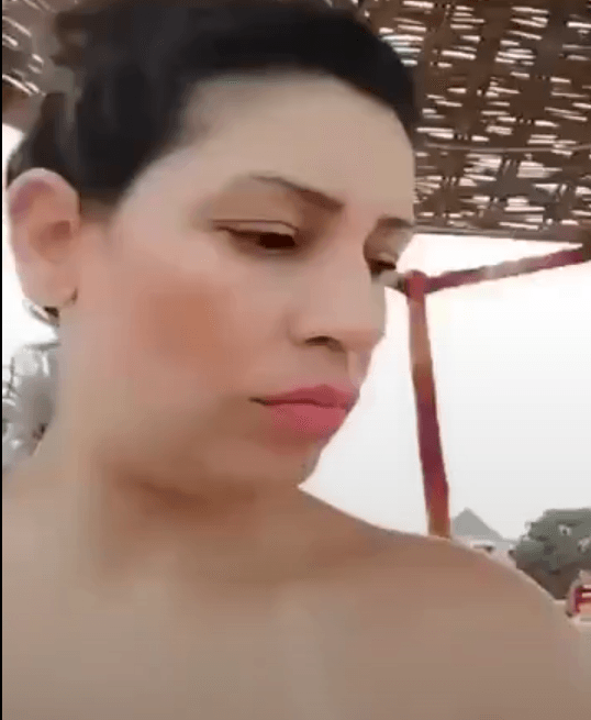 سكس مغربية حصرى – روتين شرموطه مغربيه فرسه فاجره على الشاطىء بالبكينى وتحط كريم مضاد للشمس وتكمل فى بيتها الروتين
