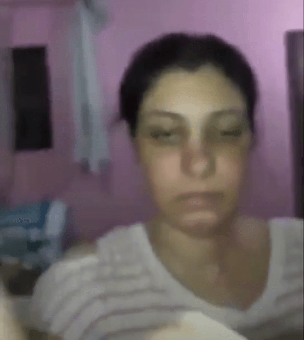 فيديو سكس كول لشرموطة مصرية شرقانة قالعه ملط بتبعبص نفسها وتفلقس توري اخرامها لعشيقها بنت الشرموطة هيجانة