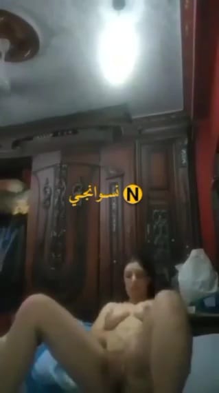 سكس شرموطة هيجانة اووي بتتصور لحبيبها ملط وهي بتفشخ كثها وتضرب سبعة علي السرير – سكس الظلام