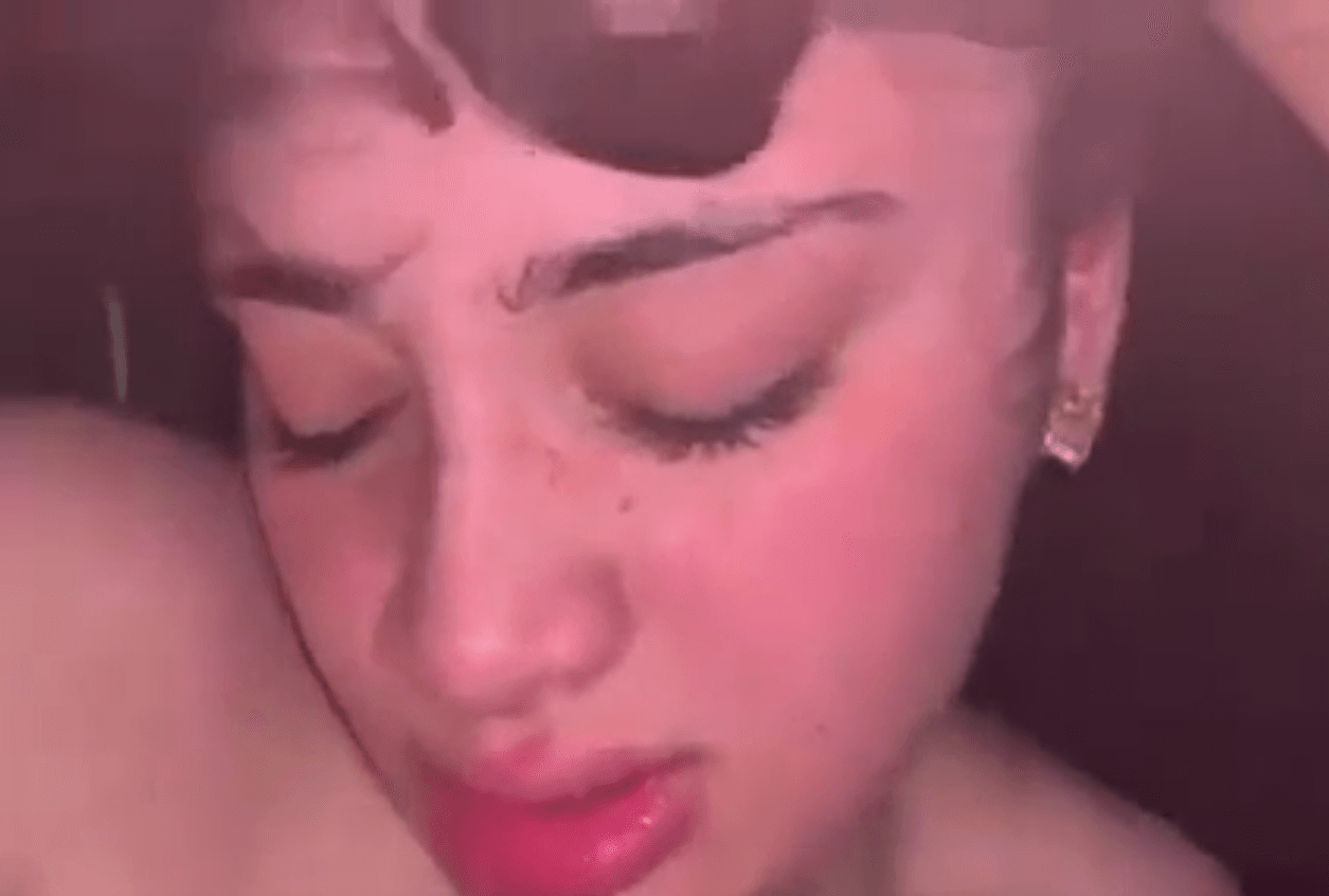 سهره سكس مص ورضع شرموطه مصريه علقه العلوق تمص وترضع زبر عشيقها وتقوله بتضربنى ليه دنا حبيبتك