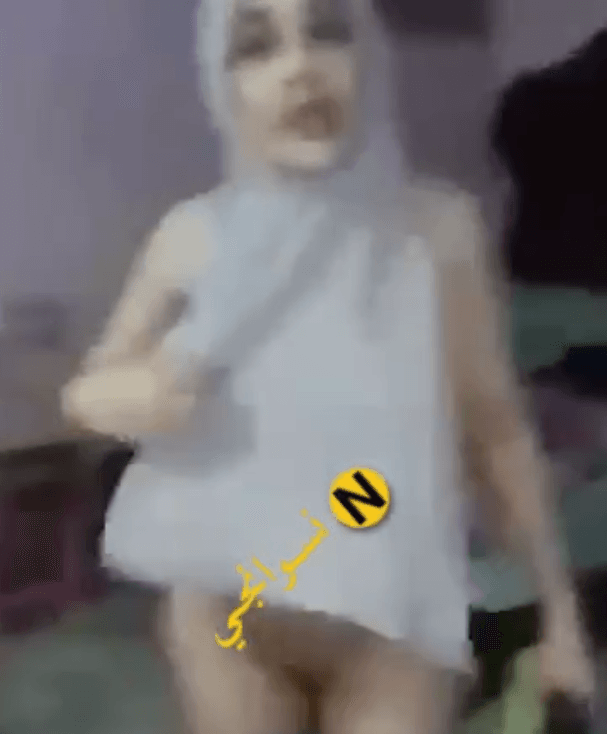 سكس محجبه خايفة من الخول اخوها يصورها ملط عايز ينيكها وهي تصوت وهو مش راضي يسيبها الا ما يفشخها نيك و يجيبهم في كسها