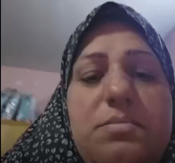 سكس ملفاية معتقة بتكلم صاحبها أحمد ترفع الجلابية و مش لابسه تحت اندر تفرك فى كسها وقافى و تقوله احمد حبيبي ده كسى تعالى نكنى و كلام اخر هيجان و سفالة