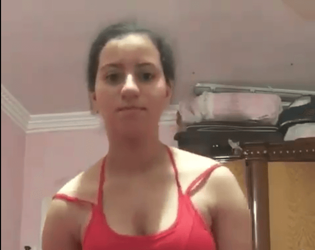 سكس مصري حصرى – شرموطه مصريه عشرينيه تقلع العبايه وتمتع عشيقها بالجسم الملبن العشرينى