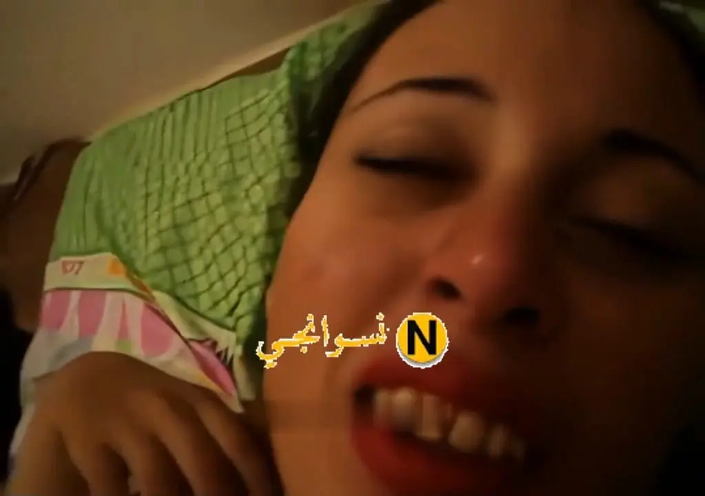 الواد بينيك مرات عمه خلفي ومهيجها علي الاخر محارم