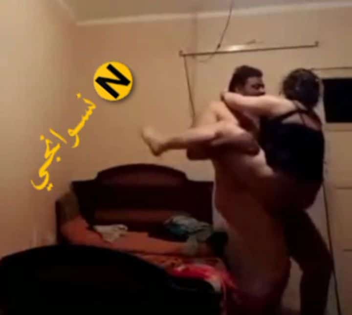 سكس العرب مصري سكس مصري جامد داخل بيت دعارة فحل شايل لبوة بالاجرة على كتافه و يفشخ في كسها