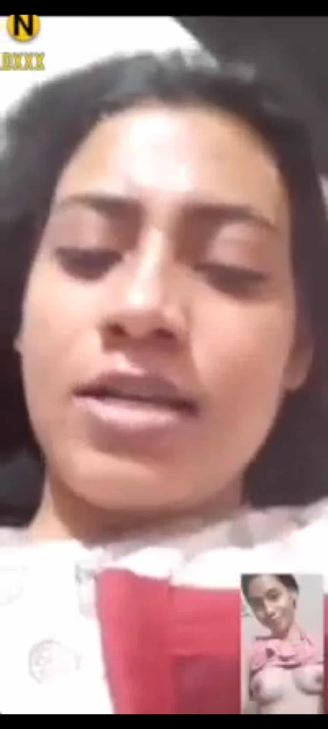 سكس عربدة مصري تسريب مكالمات فيديو كاملة لبنوتة وحبيبها والواد بيسجلها المكالمة وهى بتلعب ف بزازها وكسها هايجة نيك