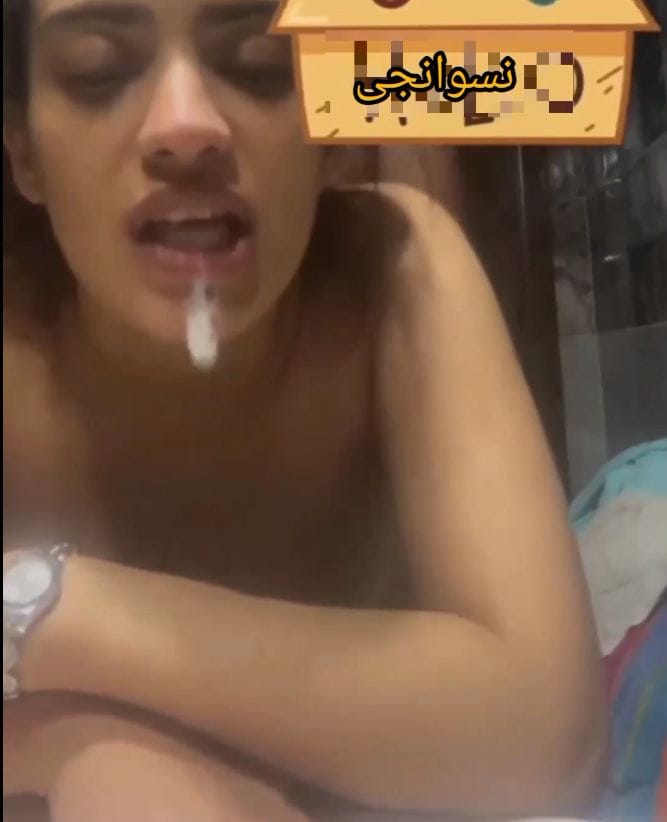 سكس فنانات شرموطه بتضحك ضحكة شرمطه بتقوله دخله عدل عشان تنيك حلو لبوه متناكه