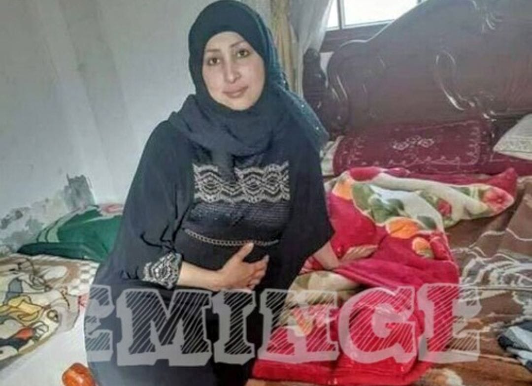 كس العرب بنت من العشوائيات بتقلع الترنج عريانة ملط جسمها طلع جامد وبزازها مدافع