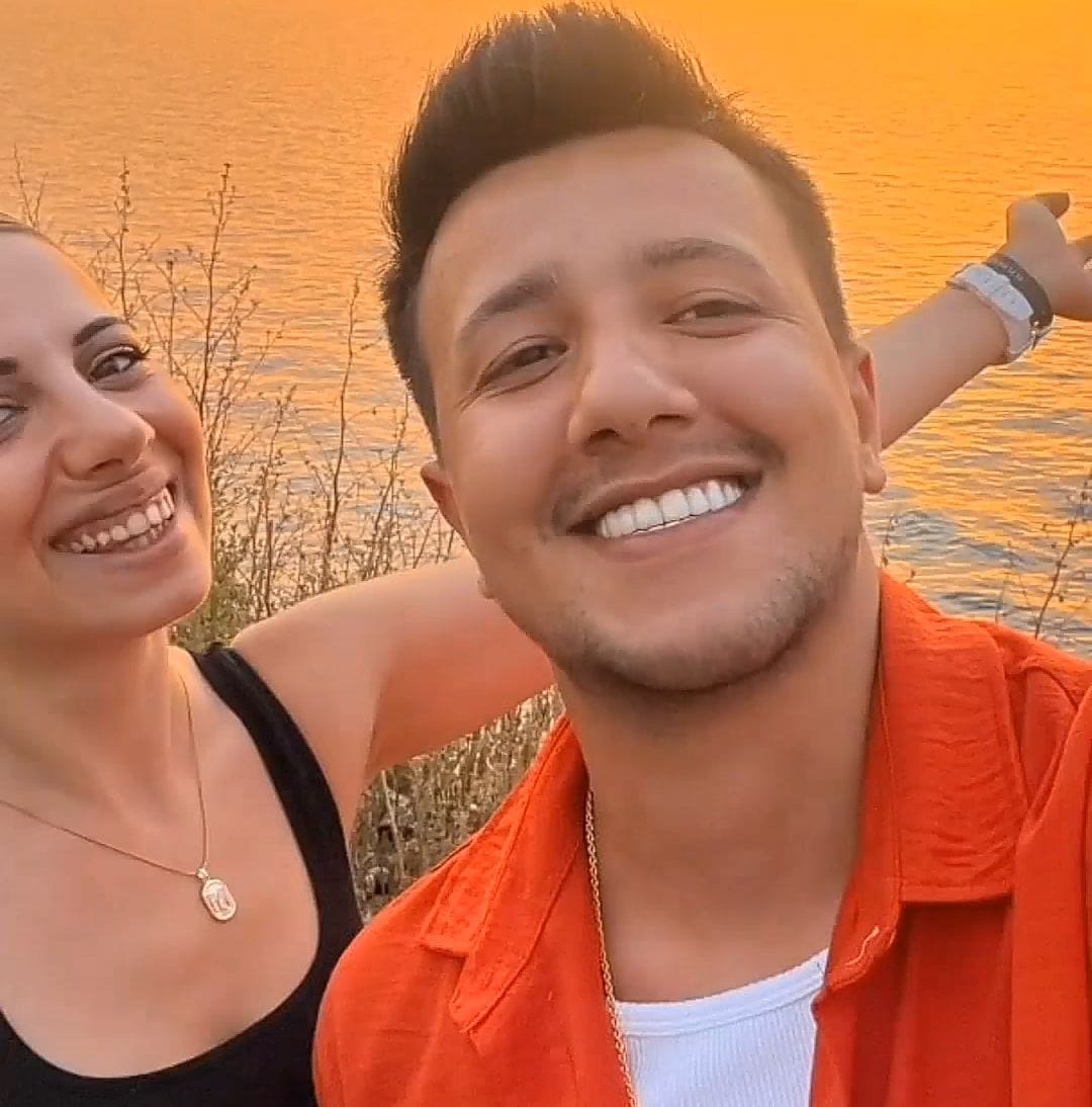 سكس صور و فيديوهات لعرسان سوريين جداد في شهر العسل+ فيديو و هي علي ركبها تمصله زبره قدام المرايا