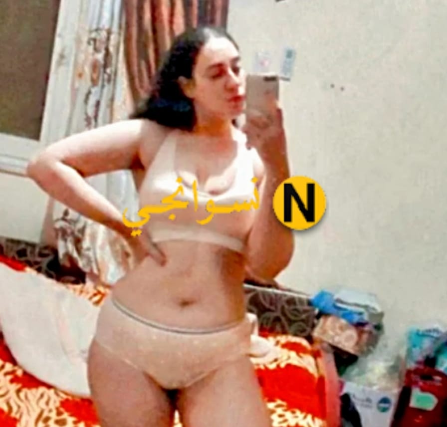 سكس فتاة مصرية شابة مثيرة ذات ثديين كبيرين تدلل حبيبها في ألبوم فيديو مسرب كامل