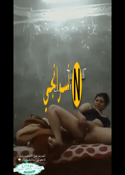 سكس مقطع صغير بس فاجر لمومس فلاحة بتفرج لحبيبها هيجانها وحرمانها بتنيك كسها بخياره وتضرب على طيزها جامد وتقوله نيك اوى وحشتنى