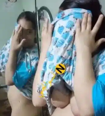 ديوث محارم يقلع اخته و يصورها وهو يدعك كسها و بزازها و لبت تخبي وشها راح فشخها نيك فاجر على الواقف