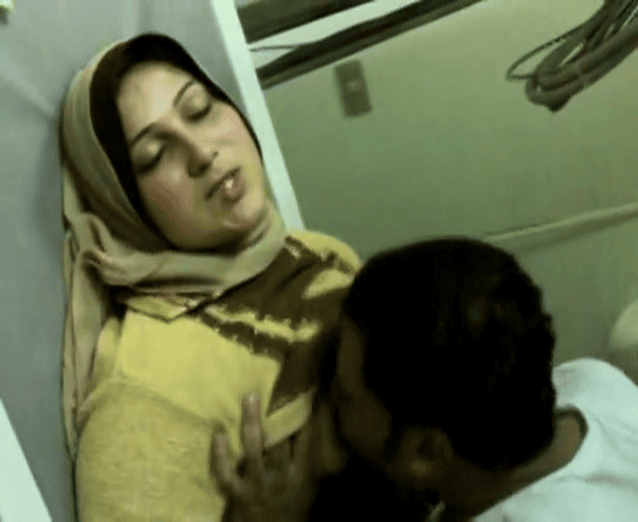 سكس مصرية محجبة راحت عند الطبيب يفحص عليها لكن هاجو هم الاثنين وناكها من كسها وهي في محنة قوية وزميلة جاب كاميرا وصور الموضوع, واحد من اكثر مقاطع سكس المحجبات المصري العربي الثراثي شهرة